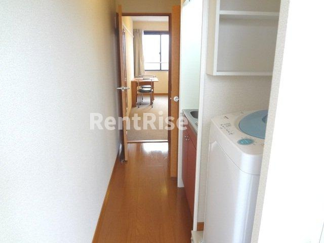 レオパレスＷＩＮの玄関