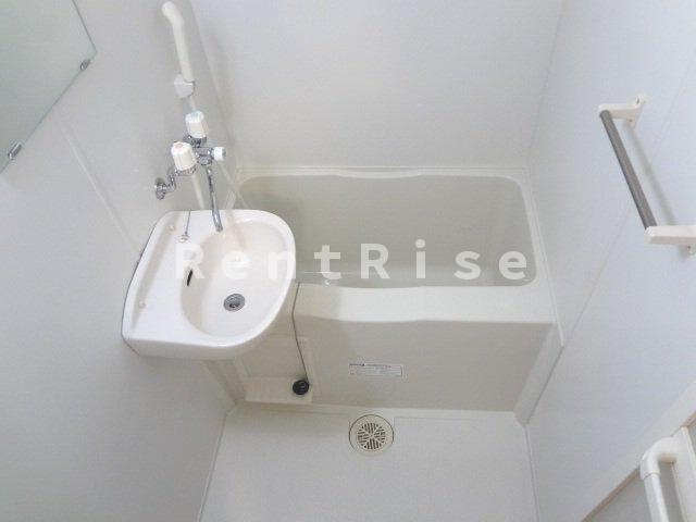 レオパレスレーヴⅠの浴室|雨の日にも便利な浴室乾燥機付き！