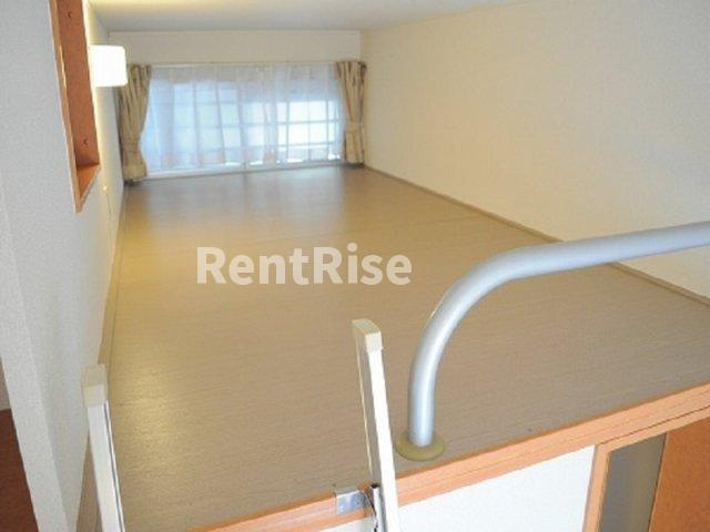 レオパレスシャンテのその他共用部分|奥まで広いロフト付