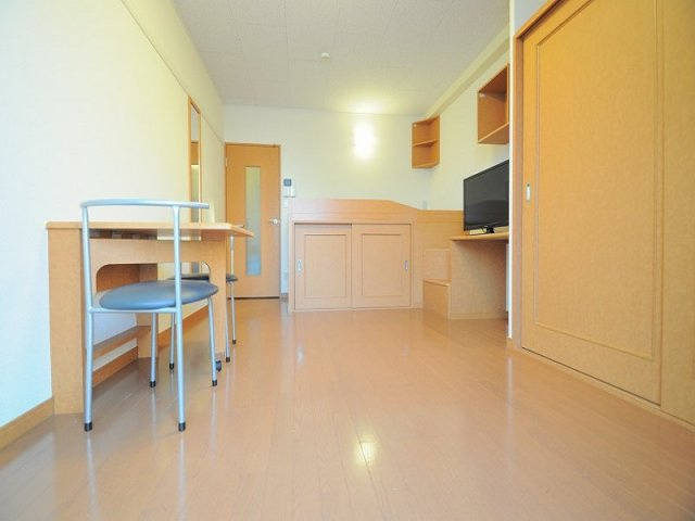 レオパレスラ・フォーレ一宮Ⅲの設備|1Fはフローリング、2Fは絨毯になります。