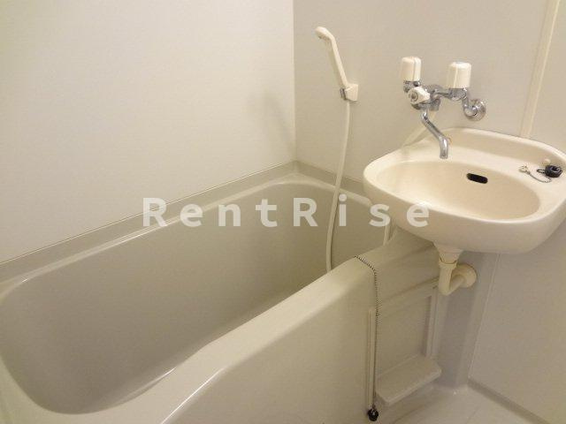 レオパレスフリージアの浴室