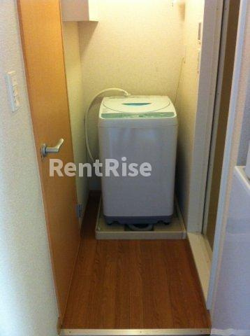 レオパレスフライハイトの居間・リビング|洗濯機