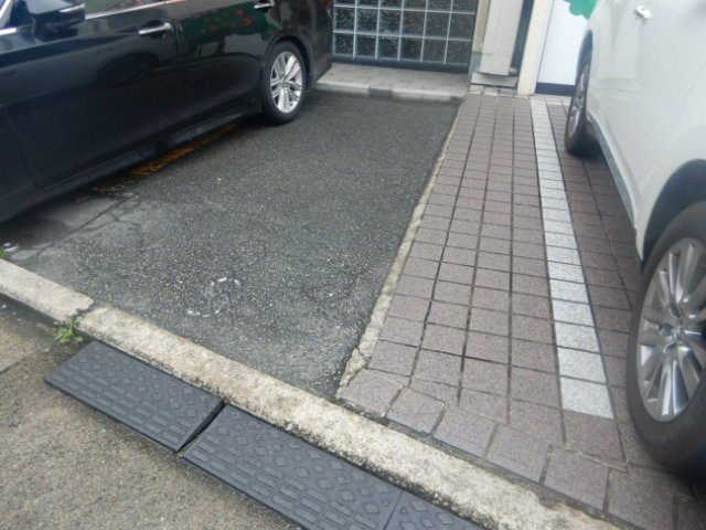 あづみマンションの駐車場