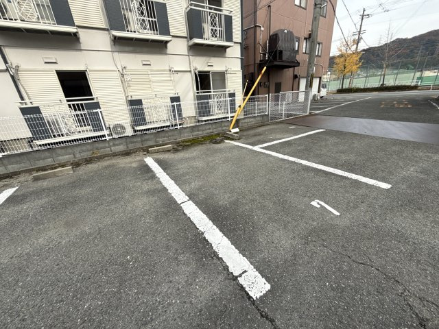 メゾンやすむろⅠの駐車場