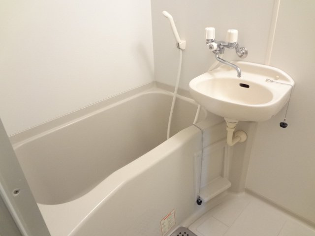 レオパレス小池の浴室