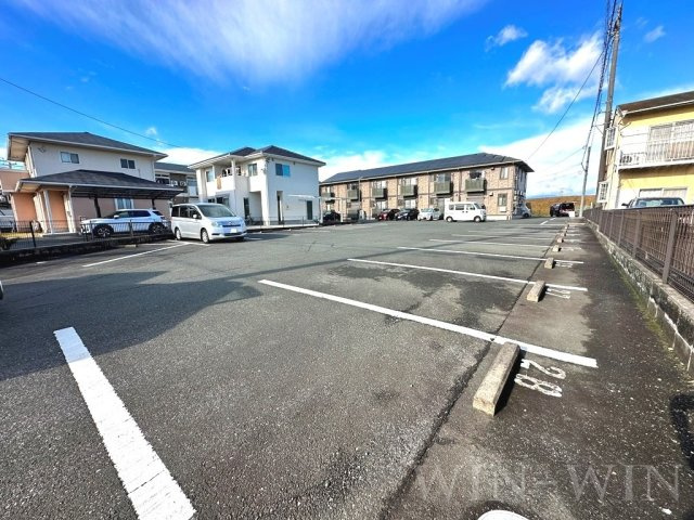 ソレイユ北島 Aの駐車場