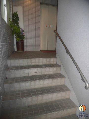 池田ビルのエントランス|建物の内部です