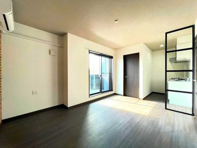 【居間・リビング】 | Lapis Lazuli城野(ラピスラズリ城野) | 【即日案内可能】現地待ち合わせでも対応可能です。お部屋を気に入って頂ければ、当社特別価格をご提示しますので是非ご検討下さい♪