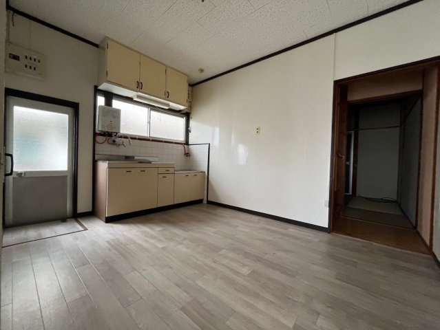 寺川2戸1貸家の居間・リビング