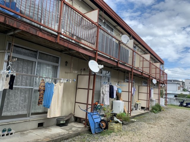 上中条ハイツの駐車場