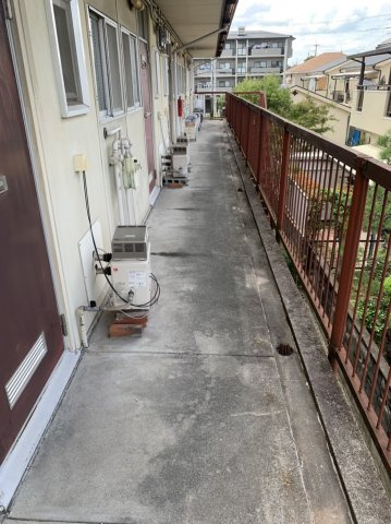 上中条ハイツのエントランス