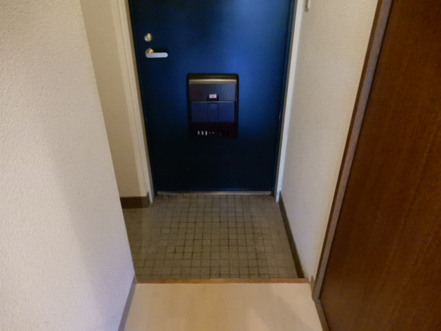 YKハイツ桜町の玄関