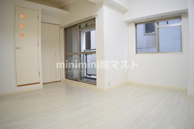 ビガーポリス112日本橋三丁目の居間・リビング