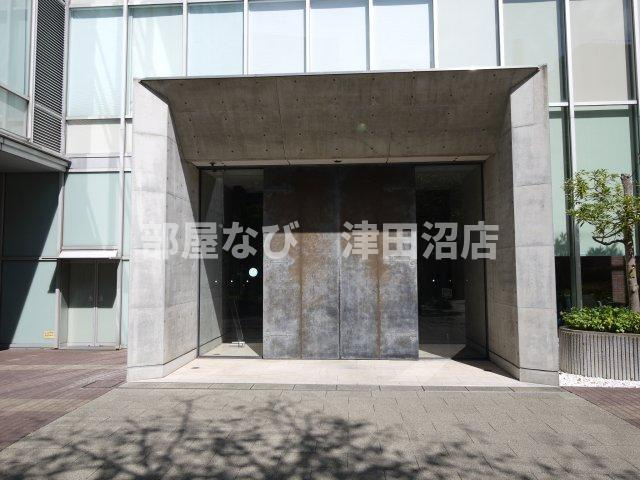 ガレリア・サーラのエントランス|大きな扉が圧巻です