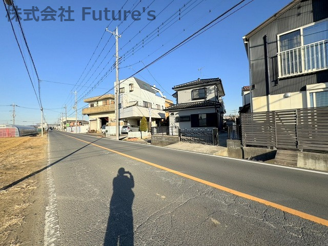 三郷市新和3丁目　中古戸建の前面道路含む現地写真|西側前面道路になります。
