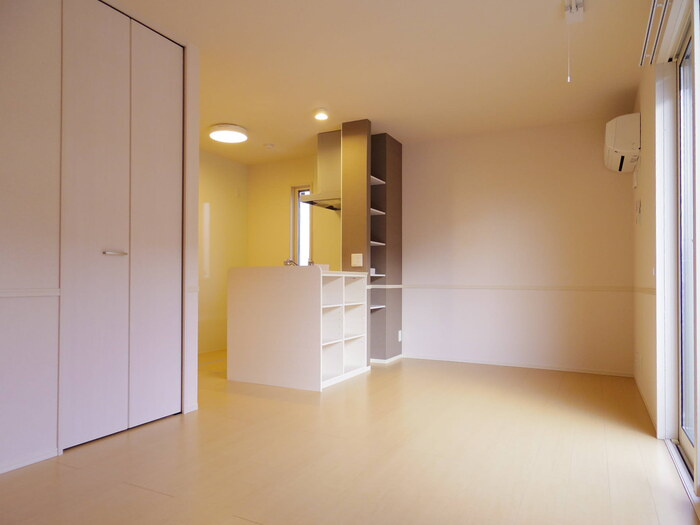 Owen Stanley(オーエンスタンレー) Aの居間・リビング|リビング全景