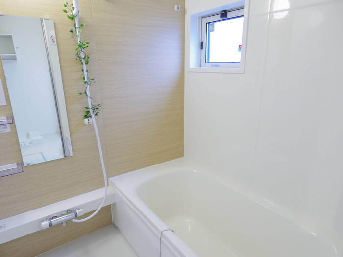 Owen Stanley(オーエンスタンレー) Aの浴室|1坪タイプユニットバス（小窓付）