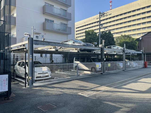 ライオンズマンション姫路市役所前の駐車場