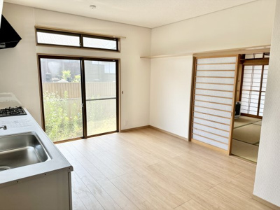 【居間・リビング】 | 【中古戸建】山形市江俣 | ゆったり過ごせる居間です