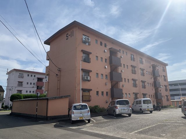 中島団地S-11　静岡市駿河区中島の外観|４階建てです。