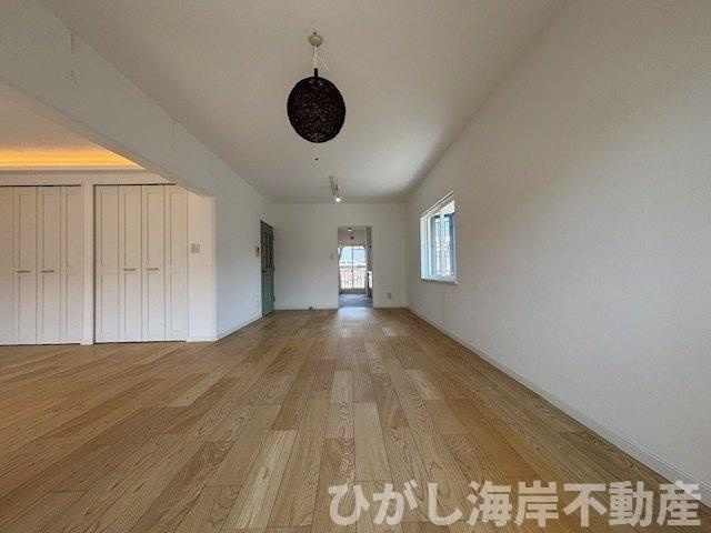 サンビーチ平塚1号棟の居間・リビング|17.5帖のLDK