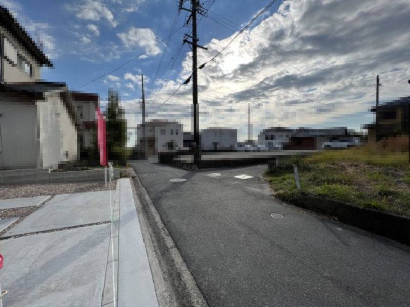碧南市鷲林町4丁目新築戸建　1号棟の前面道路含む現地写真|碧南市鷲林町4丁目新築戸建1号棟前面道路西側公道約3.55ｍに接道