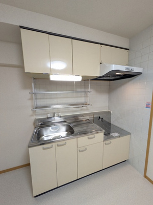 ★吊戸棚があり収納豊富なキッチン★
