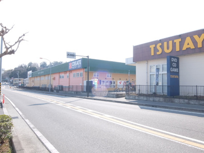 ＴＳＵＴＡＹＡ南足柄店まで1000ｍ