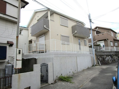 【外観】 | 塩屋町５丁目A号棟 | 東側の私道よりの外観