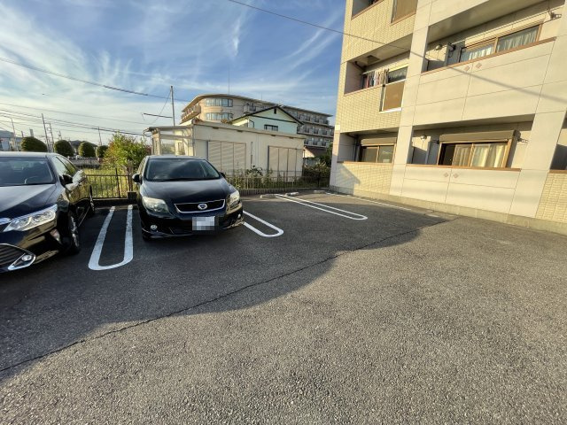 アデッソボヌールの駐車場