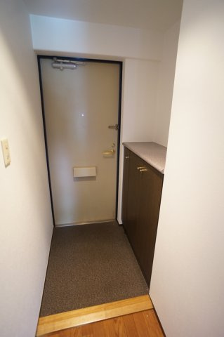 クレストヒル中野木の玄関
