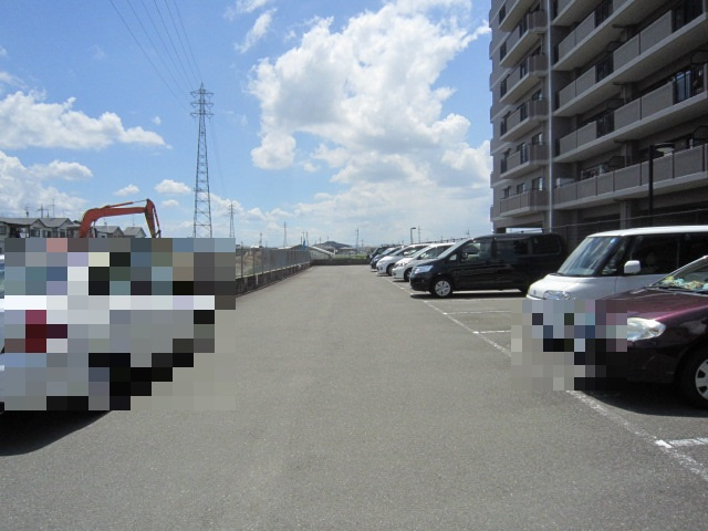 セジュール向日町の駐車場