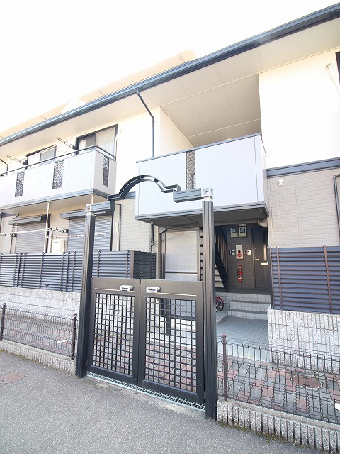 セジュール向日町のエントランス