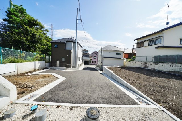 【横浜市旭区鶴ヶ峰本町３丁目27-9全５棟新築戸建てＥ棟】★仲介手数料無料★（今宿小学校・鶴ヶ峰中学校）の前面道路含む現地写真