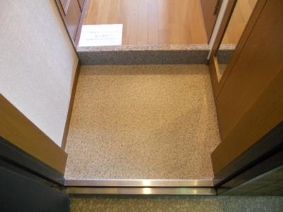 プレサンス京都烏丸御池Ⅱの玄関