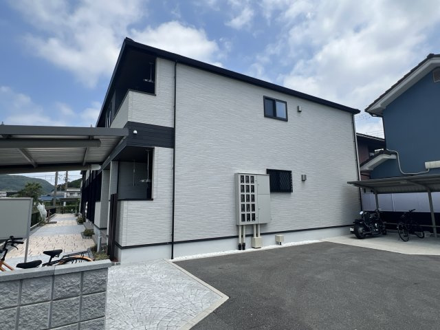 シーズンテラス勝原の駐車場