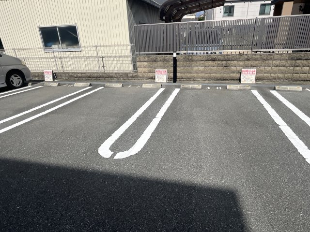 グランアウローラⅧの駐車場