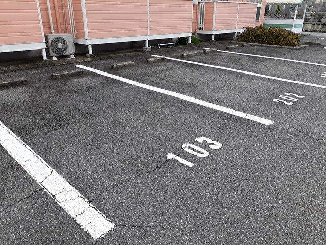 サンシャイン堂本の駐車場