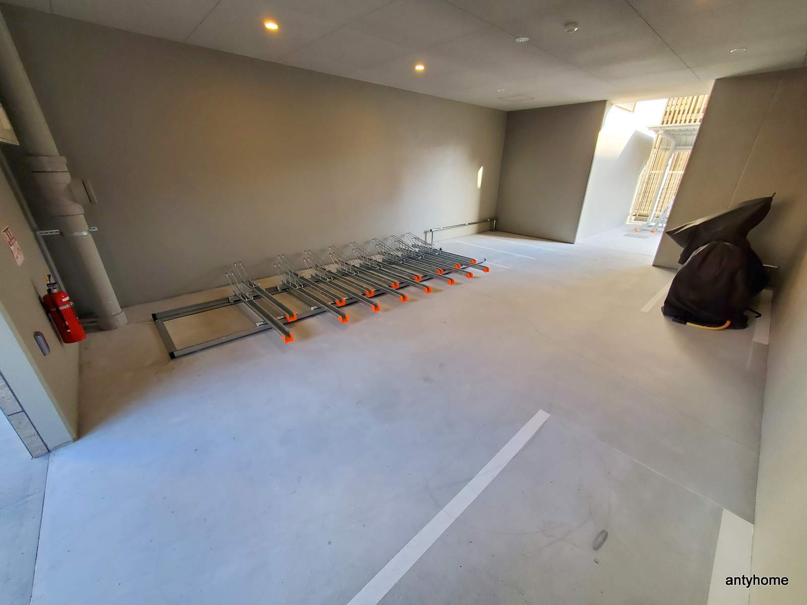 エスリードレジデンス江坂垂水町 仲介手数料無料の駐車場