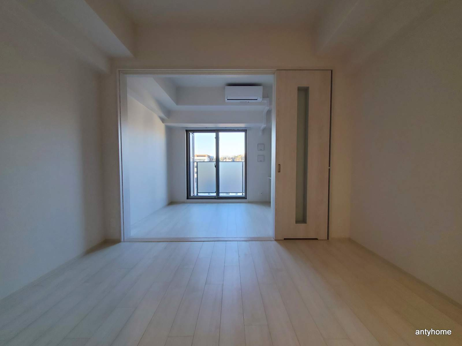 エスリードレジデンス江坂垂水町 仲介手数料無料の居間・リビング