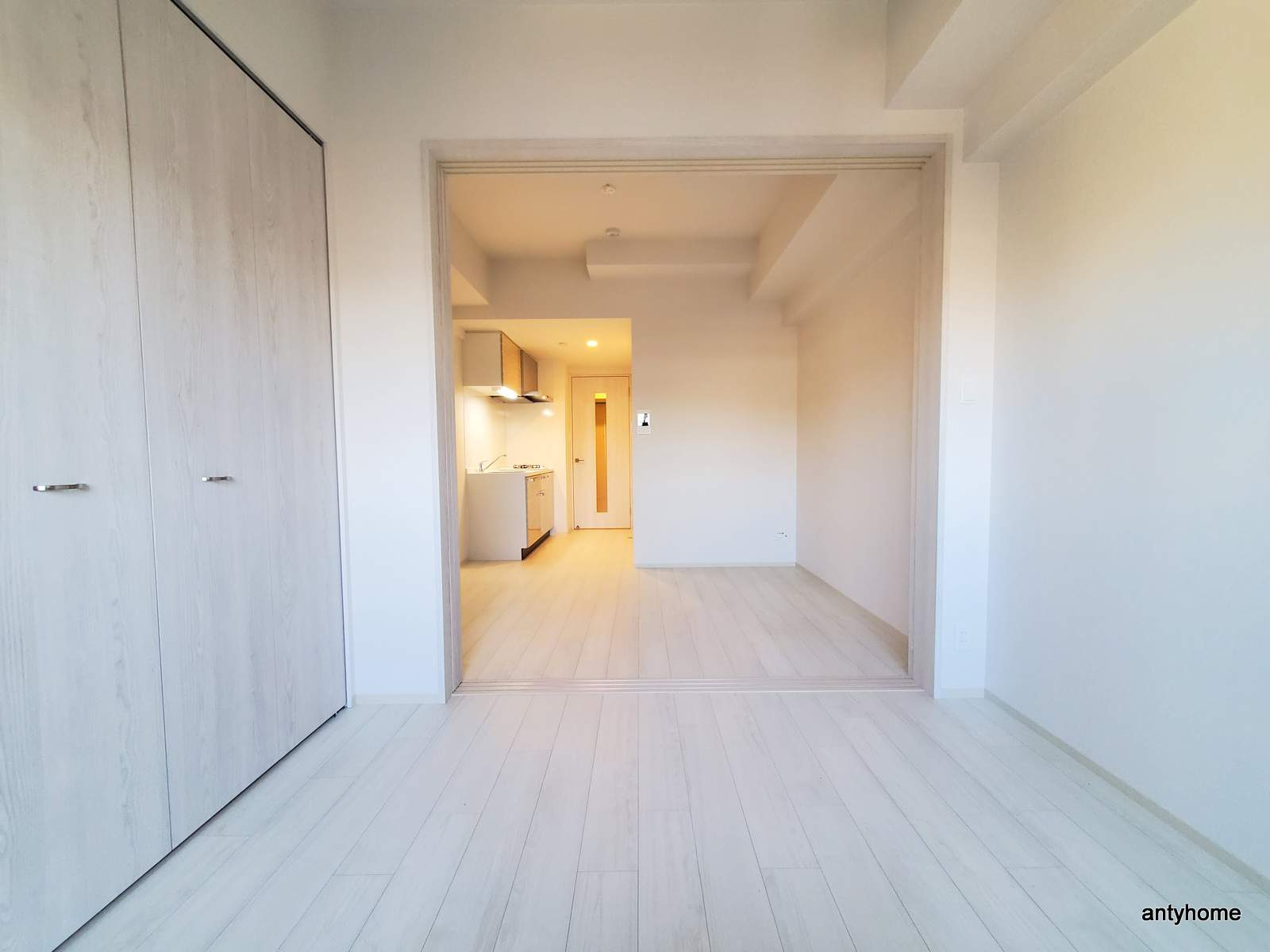 エスリードレジデンス江坂垂水町 仲介手数料無料の洋室