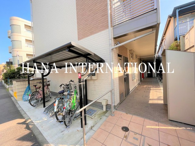 クレイノ西調布のエントランス