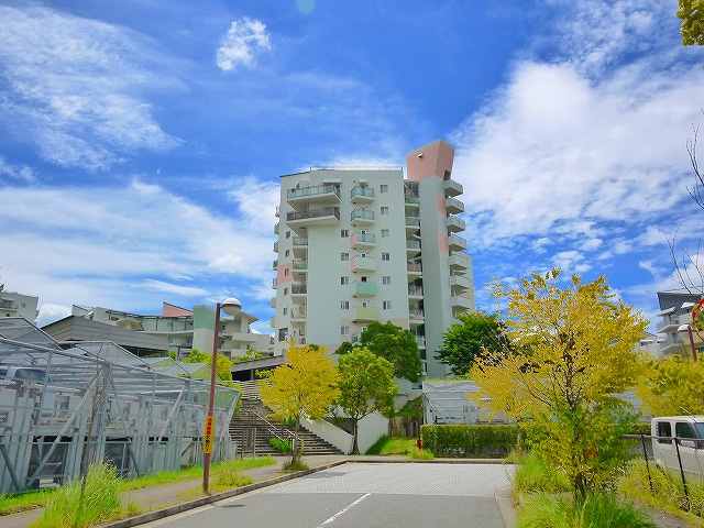 ローレルスクエア木津川台8番館の外観