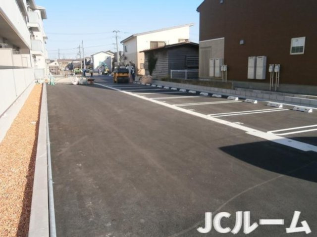 アルトベージョの駐車場