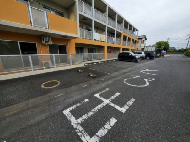 ラ・メール壱番館の駐車場|駐車場があります