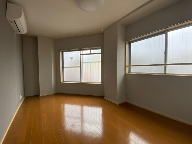 第一荻島ユニティビルの洋室