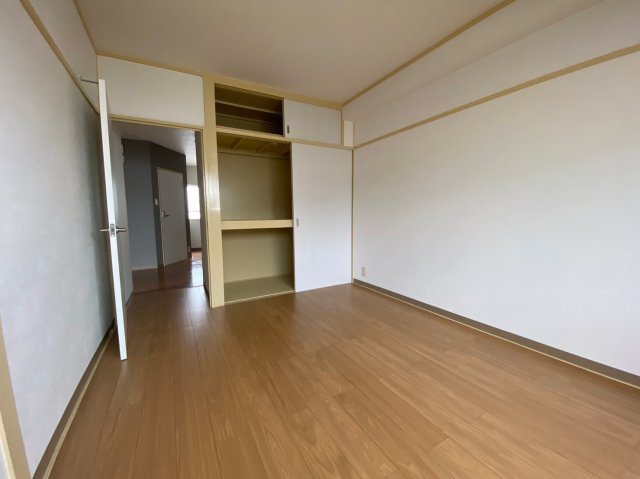 第一荻島ユニティビルの洋室