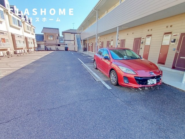 シェリールミニ B棟の駐車場