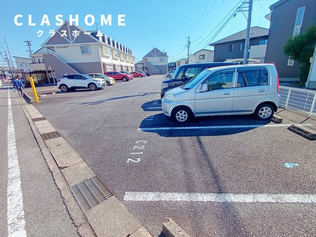 シェリールミニ B棟の駐車場