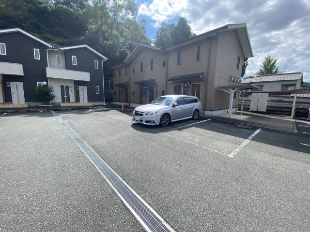 コンフォート青山Ｃ棟の駐車場